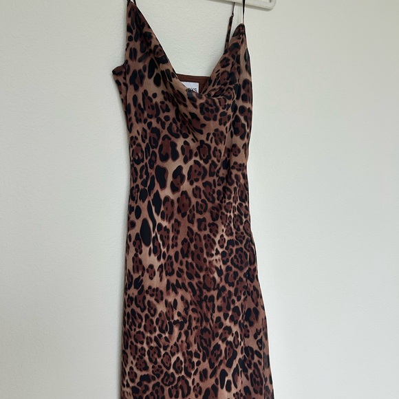 Elegant Leopard Print Maxi Dress - Picture 3 of 7